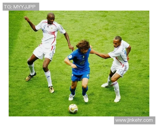 四位足球巨星的传奇人生与满级成就揭秘